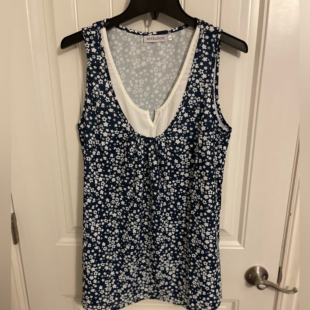Pretty Blue & White Floral Pattern Sleeveless Top With V Neck -NWOT!